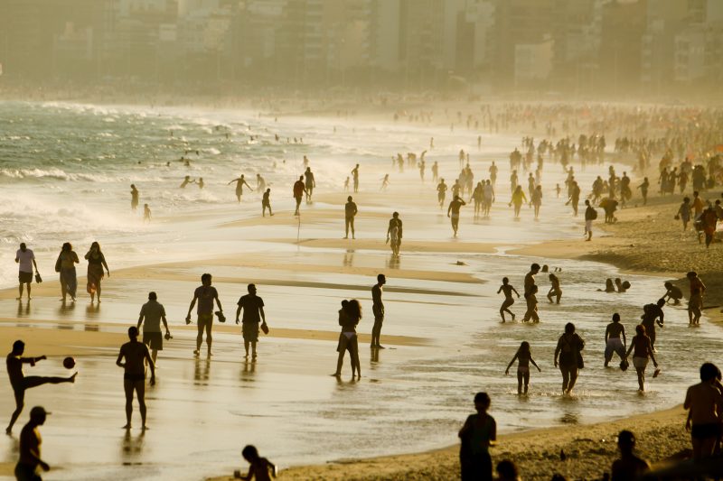 Brazilian Family Experience -1569 - Rio de Janeiro - Ipanema Beach - People enjoying the beach - Photo Pedro Kirilos Riotur