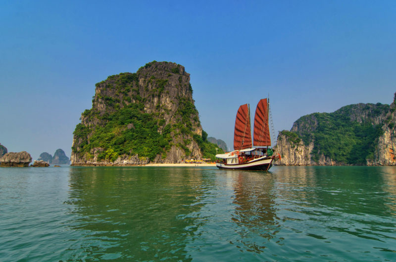 Ha Long - Vietnam - 16103 - Indochina Junk